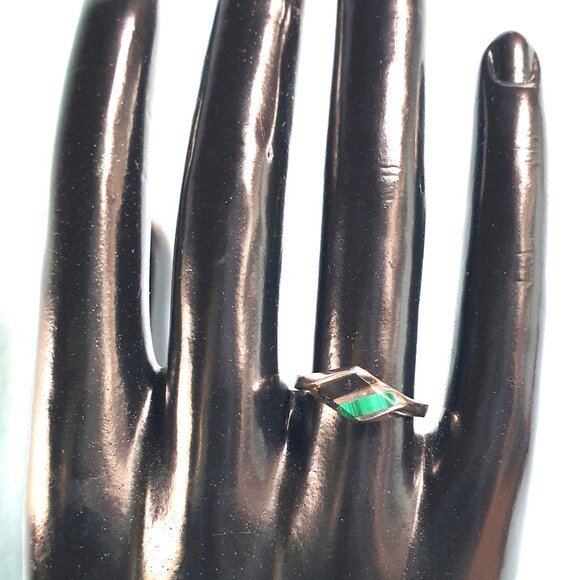 Pretty Vintage Diagonal Malachite & Black Onyx Sterling Silver Dainty Ring - Picture 3 of 9